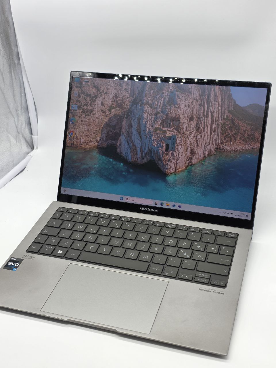 ASUS ZENBOOK S 13 OLED UX5304V